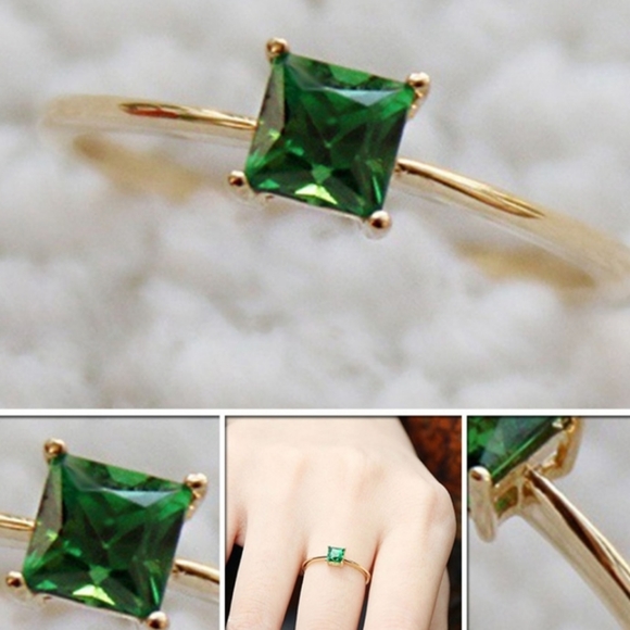 Emerald Goldtone Ring - Picture 4 of 4